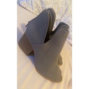 NEW! Gray peep toe booties